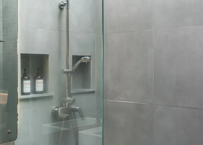 Loft Alex - Modern 1-bdr Luxury Loft In Great Location !